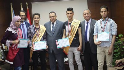 تعليم الغربية يكرم الحاصلين على المركز الأول جمهوري في الأثاث والأغذية