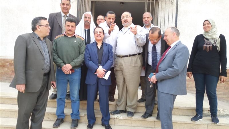 وفد الجمعيات مع مدير