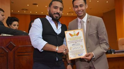تكريم الفنان حسن المصري في حفل أفضل مائة شخصية مؤثرة علي مستوي الوطن العربي