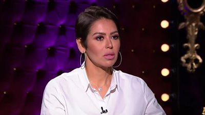 لقاء الخميسى تكشف عن جنسيتها الحقيقية على الهواء.. فيديو