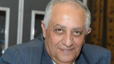 المستكاوى يغلق حسابة على تويتر.. المغردون : إذا أطفأ كل صاحب نور مصباحه فكيف يرى الناس؟؟