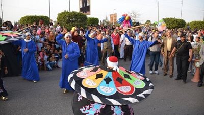 الاسماعيلاوية احتفلوا بأعياد الربيع وشم النسيم بكرنفال عربات الزهور