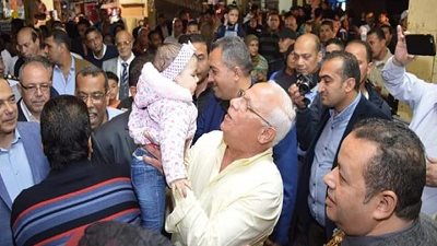 بالصور.. محافظ بورسعيد يشارك المواطنين باحتفالات شم النسيم