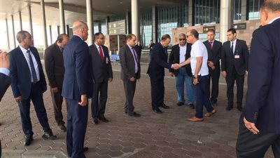 وزير الطيران المدني يتفقد مبنى الركاب ١ و ٢ بمطار الغردقة