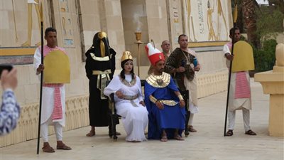 عرض مسرحي مبهر بالقرية الفرعونية احتفالا بأعياد الربيع