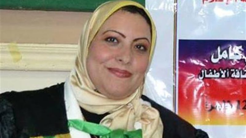 الكاتبة سامية ابو