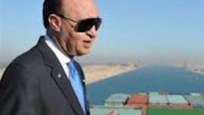الفريق مميش: 68 سفينة تعبر قناة السويس بحمولات 5.2 مليون طن