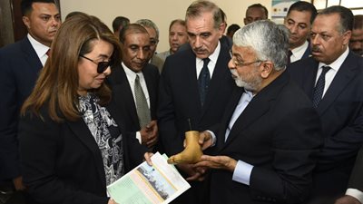 غادة والي : الوزارة انحازت للصعيد في افتتاح مركز للاطراف الصناعية لانهم الفئة الاولى بالرعاية