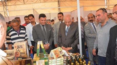 محافظ الجيزة يفتتح معرض سوبر ماركت 