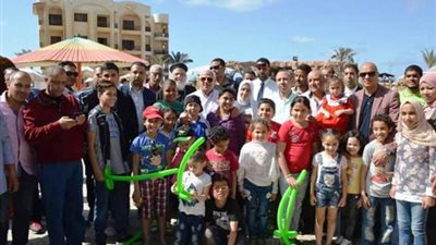 محافظ بورسعيد يستقبل وفد اطفال مستشفي ٥٧٣٥٧