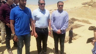 العناني: اكتشاف مقبرتين لكاهنين من الأسرة الخامسة بمنطقة الأهرامات