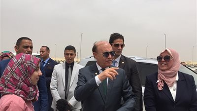 مميش يشهد التشغيل التجريبى لأنفاق تحيا مصر