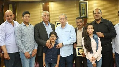 محافظ كفرالشيخ يكرم 