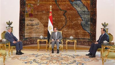 الرئيس السيسي يؤكد للمشير حفتر دعم مصر لمكافحة الارهاب والتطرف بليبيا