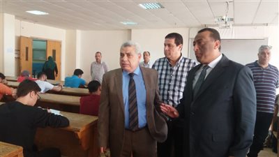 نائب رئيس جامعة طنطا لشئون التعليم والطلاب يتفقد إمتحانات نهاية العام بكلية الآداب