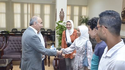 رئيس جامعة الزقازيق يكرم الطلاب ذوي الهمم الفائزين بالبطولات القمية علي مستوي الجامعات المصرية