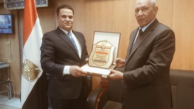 رئيس اسىتئناف اسيوط يكرم هيئة محكمة جنايات سوهاج فى حادث القطار