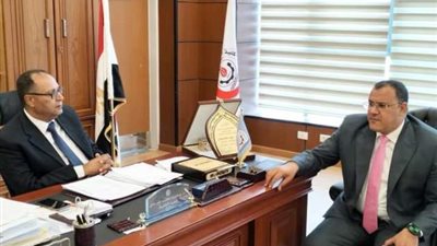 الحفناوى يشارك فى إجتماع مجلس إدارة كلية الطب بالسويس لبحث تفعيل برتوكول التعاون