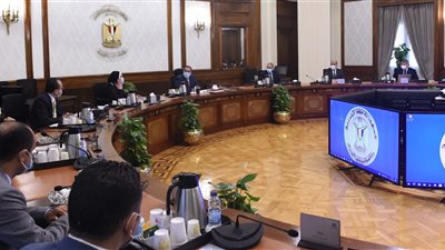 رئيس الوزراء يستعرض عدداً من المشروعات الإنتاجية والصناعية المقترحة في عدة قطاعات