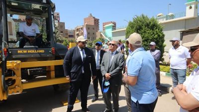 رئيس القابضة للمياه يتفقد معدات ولوادر حفر جديدة لمياه الجيزة بقيمة 15 مليون جنيه