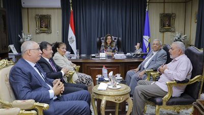 محافظ دمياط تلتقى مع أعضاء مجلس النواب لبحث طلبات المواطنين