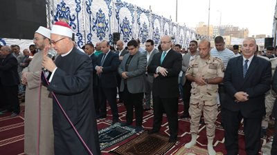 محافظ بني سويف يؤدى شعائر صلاة العيد بساحة عمر بن عبدالعزيز