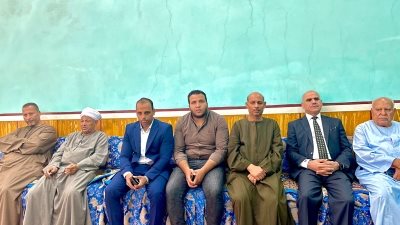 رئيس جامعة الأقصر يؤدى واجب العزاء لعائلة أستاذ جامعي وأسرته لقوا مصرعهم بحادث مروري