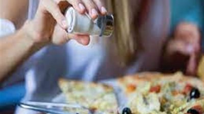 احذر..دراسة حديثة تكشف تناول ملح الطعام بإستمرار يسبب الموت المبكر