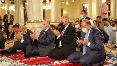 بعد أداء صلاة الجمعة فى الحسين.. وزير التنمية المحلية يشيد بالطفرة الحضارية بمحافظة القاهرة فى الـ 8 سنوات الأخيرة