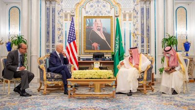 خادم الحرمين الشريفين والرئيس الأمريكي يبحثان سبل تعزيز العلاقات السعودية الأمريكية