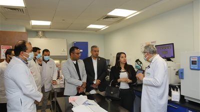 وفد من تنسيقية شباب الأحزاب يدعم أطفال الأورام بمستشفى شفاء الأورمان بالأقصر