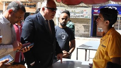 محافظ قنا يقود حمله مكبره علي المخابز السياحية