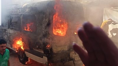 السيطرة علي حريق بسيارة ميكروباص ومنزل بالدقهلية