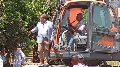 إزالة حالات ٩ تعديات على الأراضى وبناء بدون ترخيص بالزينية شمال الأقصر