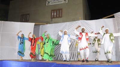 عروض مسرحية وتابلوهات فنية لفرق جامعة عين شمس بمحافظتي قنا والأقصر