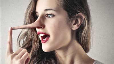 منها ألف واحد يتمنانى وجمالى طبيعى..هشتاج #الكذبه_ المشهوره_ للبنات يتصدر تويتر