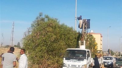 الإنتهاء من إنارة طريق المدينة الصناعية بالصالحية بقنا