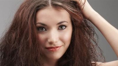 5 نصائح تحمي شعرك من التلف أثناء الصيف