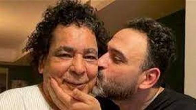 أكرم حسنى يكشف عن تعليق الكينج محم منير بعد حذف أغنيته 
