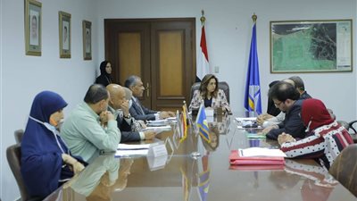 محافظ دمياط تناقش مطالب وشكاوى المواطنين وتوجه بحلها فورًا