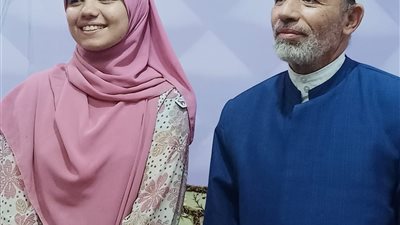 بنت الشرقية الأولى على شعبة العلمي علوم بالثانوية الأزهرية - صور
