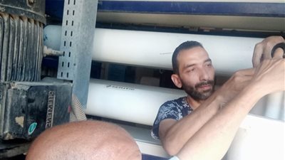 تغيير منظومة الكلور في محطات مياه القناة..صور