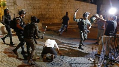 مقتل فلسطينى وإصابة العشرات خلال مواجهات عنيفة في الضفة الغربية