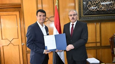 التجديد لعميد ووكلاء معهد التقنية الحيوية بجامعة القناة