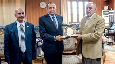 رئيس جامعة بنى سويف يستقبل وفد منظمة الفاو بالقاهرة