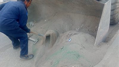 رفع 90 طن مخلفات واتربة فى حملات نظافة مكثفة بإسنا جنوب الأقصر