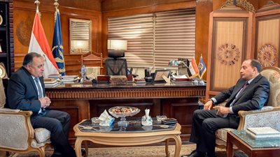 رئيس جامعة بني سويف يهنئ مدير الأمن الجديد