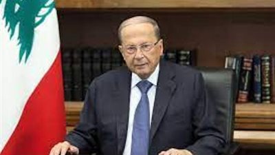 الرئيس اللبناني يضع إكليلا من الزهور على النصب التذكاري للشهداء بمناسبة عيد الجيش