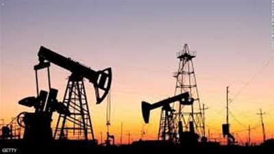 العقود الآجلة للنفط ترتفع إلى 102.20 دولار للبرميل