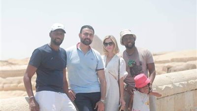 محمد كريم وفريق عمل A Day to Die في جولات بشوارع القاهرة قبل العرض الخاص